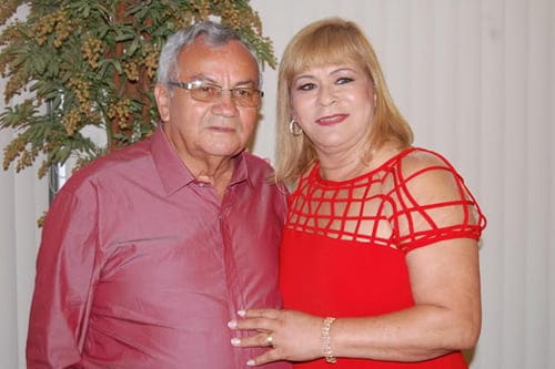 Sempre com seu impecável bom astral, humor e elegância, a querida Silvia Moura vai comemorar mais um aniversário dia 21, segunda-feira. Por ser muito querida vai passar o dia recebendo inúmeras homenagens. Na foto com o esposo João.