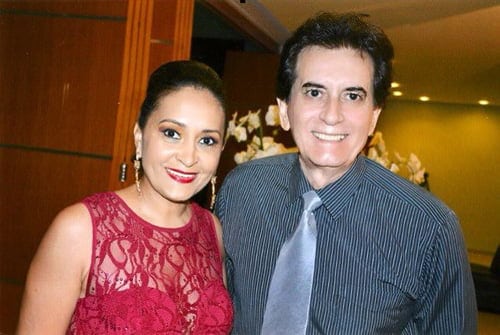 No dia 20, domingo quem faz aniversário é Meyre Manaus minha grande amiga, que este ano vai passar seu niver ao lado da mamy em Manaus. Felicidades lindona e que todos os seus sonhos se realize!!!!!! Na foto com o maridão Juarez de Cezares.