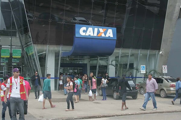 Agências bancárias abrem hoje e só voltam com os atendimentos na terça