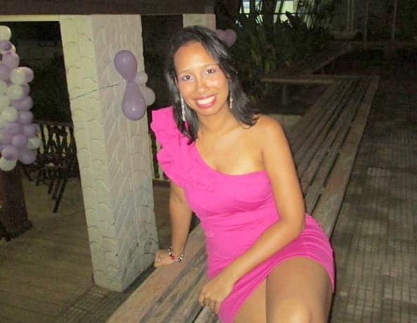 Quem apaga as velinhas nesta segunda-feira é a socióloga  Leila Maciel, que é muito inteligente, extrovertida, adora fazer novas amizades, gosta de conversar, passear e se divertir. Muitas felicidades, muitos anos de vida, muito amor, paixão. São os votos de sua mãe, sua irmã e toda a sua família.