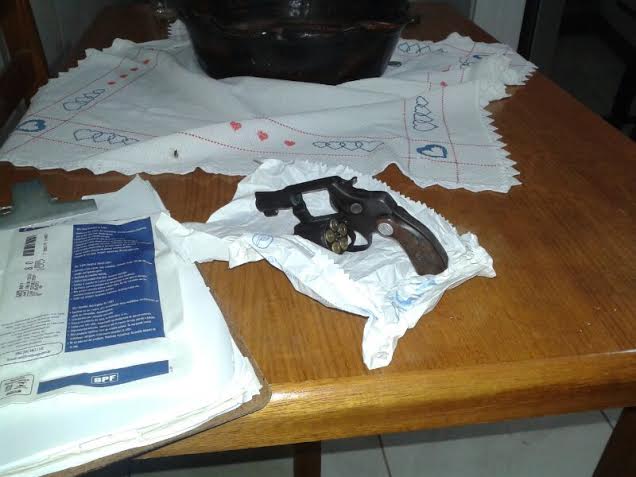 Funcionário do Sesc comete suicídio com tiro na cabeça, dentro do banheiro de casa 3 Funcionário do SESC comete suicídio com tiro na cabeça dentro de banheiro de casa 3