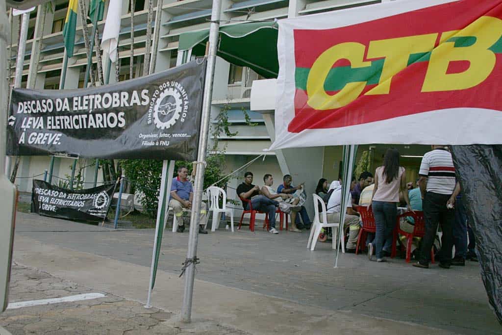 Funcionários da Eletrobras e Eletronorte continuam paralisados nesta sexta-feira 1 Categoria reivindica melhores condições de trabalho