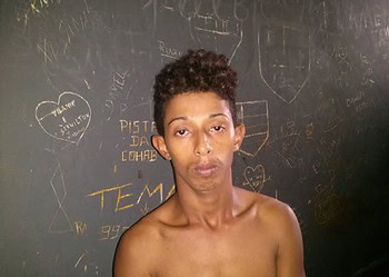 Rapaz de 22 anos é preso acompanhado de duas garotas, acusado de pedofilia