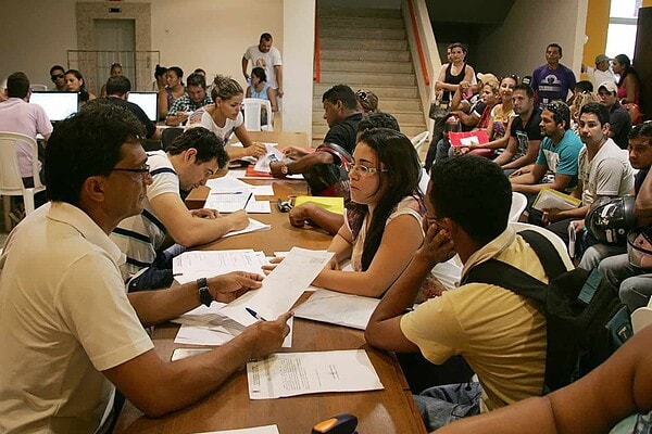 FGTS: Trabalhadores reclamam da demora no atendimento