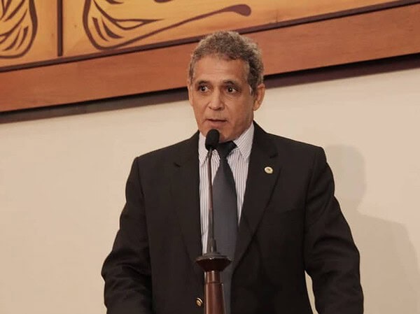 Santiago diz que não admitirá ‘puxões de orelha’ de parlamentares