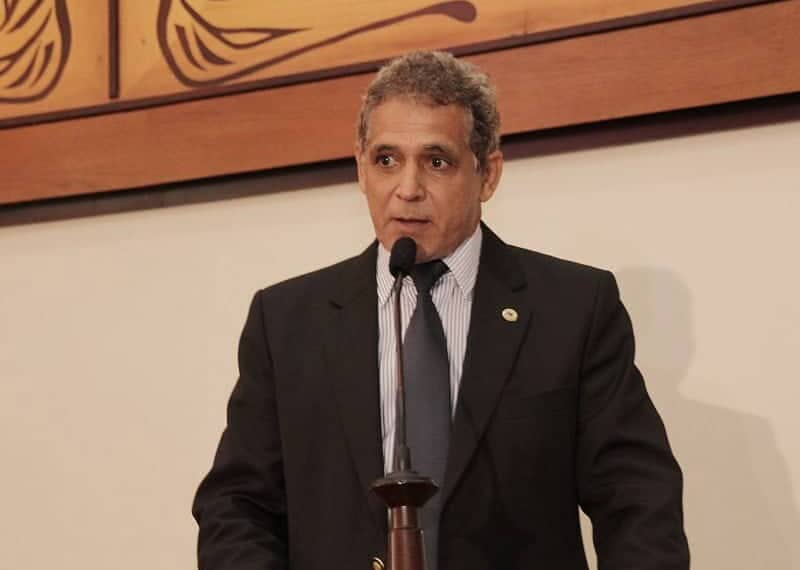 Santiago diz que não admitirá ‘puxões de orelha’ de parlamentares