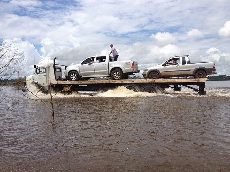 Mais de 600 carros novos esperam em Porto Velho 2 Caminhões-cegonha logo poderão cruzar a estrada