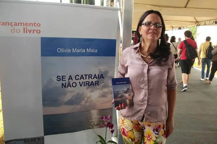 Acreana Olívia Maia lança livro em Brasília 1 Escritora diz que o Acre está sempre presente em suas obras
