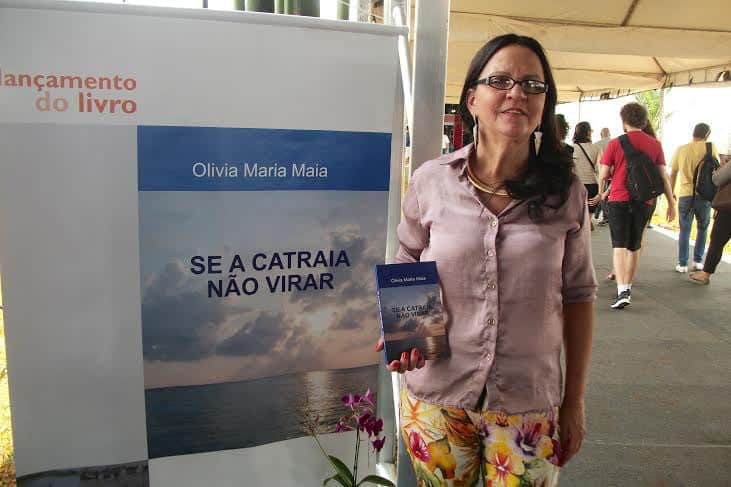 Acreana Olívia Maia lança livro em Brasília 2 Escritora diz que o Acre está sempre presente em suas obras