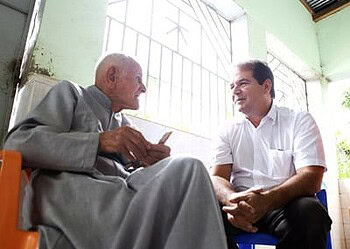 “Todos nós devemos tratar todos bem…”, escreve Padre Paolino ao amigo Tião Viana