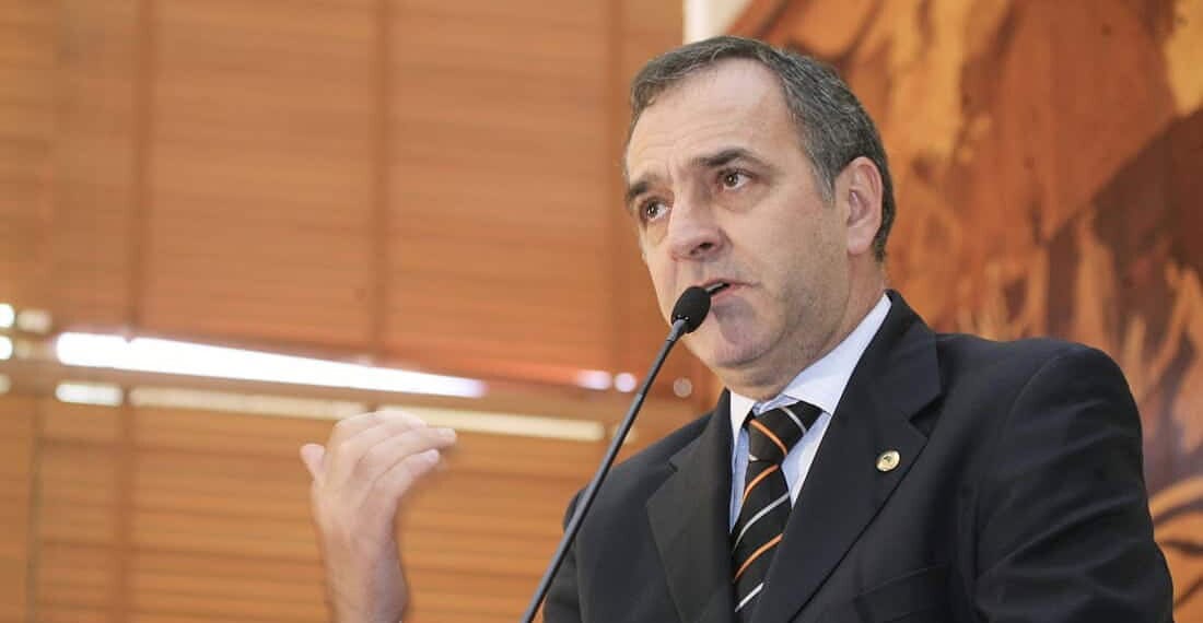 Inadimplência de prefeitos gera debate entre deputados da base