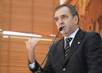 Tchê defende a revisão de dívidas de servidores juntos aos bancos e considera absurda a renegociação