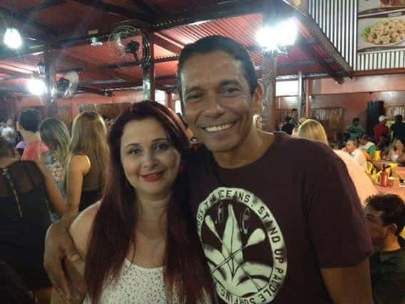 O titular com a jornalista Debora Taumaturgo no fim de semana em Brasiléia. 