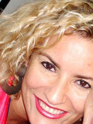 A beleza de Simone Quintanilha para brilhar a coluna desta quarta-feira. 