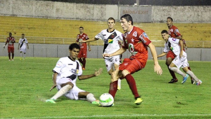 Rio Branco joga para o gasto, vence o Vasco-AC e assume a liderança 2 Estrelão derrotou o Vasco com facilidade no Florestão