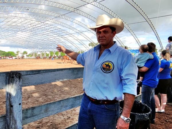 NEWS 23/05/14 3 A satisfação do criador e incentivador do esporte no Estado Roberto Morais com a arena que construiu em seu Racho Porta do Céu. O espaço é utilizado pela APAE para a prática de ecoterapia durante a semana