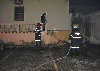Após ser tomado por drogados, prédio abandonado da PF pega fogo