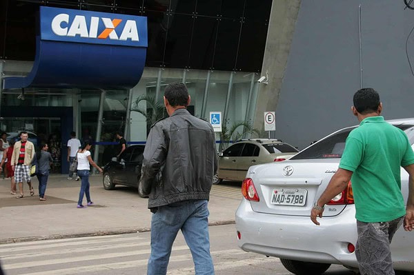 Agências da Caixa estarão abertas neste sábado para pagamento do FGTS