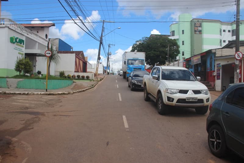 Colisão entre ônibus e caminhão congestiona principal Avenida de Rio Branco 4 - Cópia