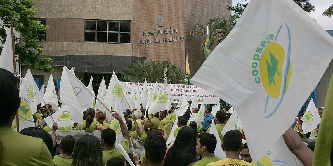 Cooperados realizam protesto no centro de Rio Branco
