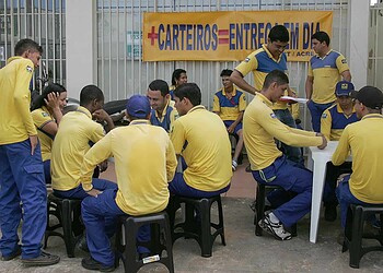 Trabalhadores dos Correios paralisam atividades por 24 horas para exigir novas contratações