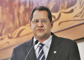 Wherles Rocha e Eduardo Farias travam discussão sobre PEC dos Soldados da Borracha