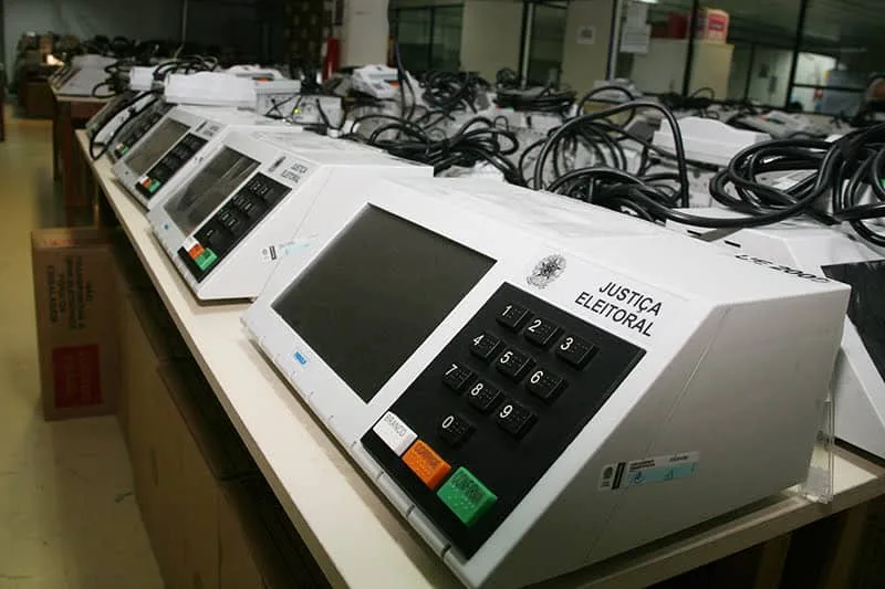 Pessoas devem comparecer ao Fórum Eleitoral de RB