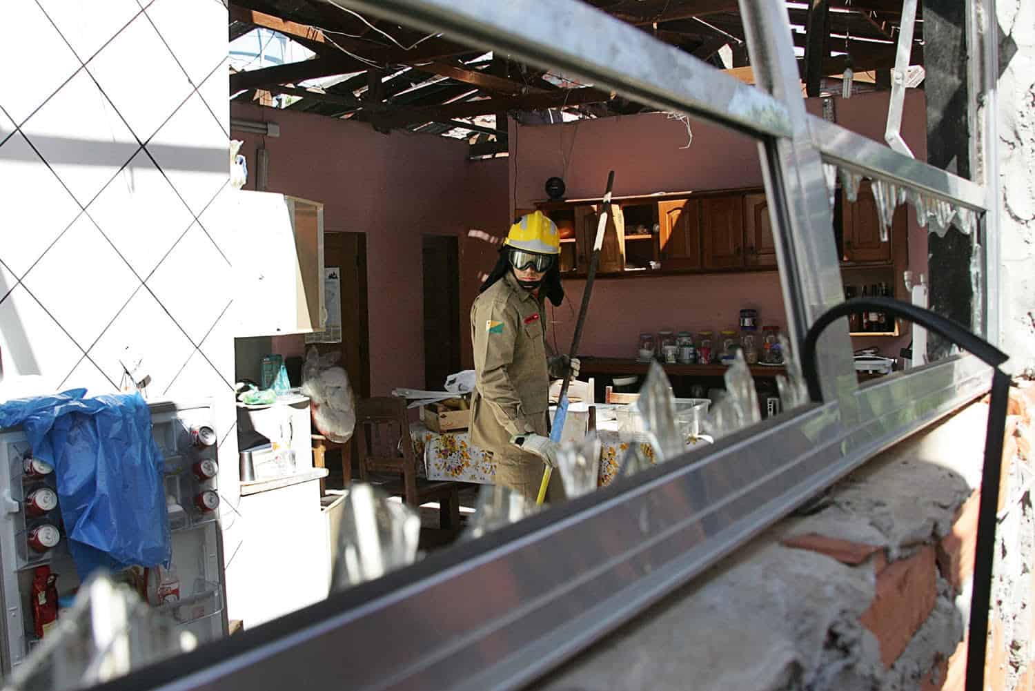 Estragos pela explosão no Julião - OL (10)