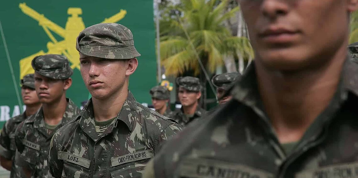 Formatura de entrega da boina a 175 recrutas é promovida pelo 4º BIS 1 Formatura de entrega da boina a 175 recrutas é promovida pelo 4º BIS