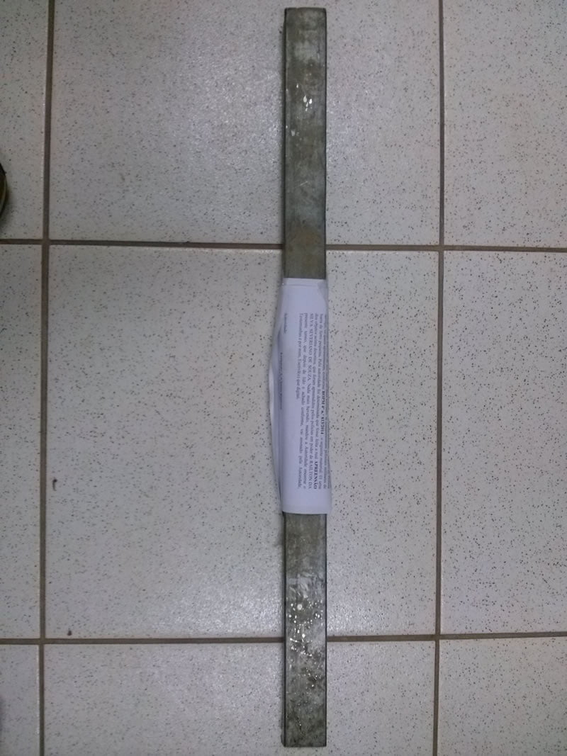 Flanelinha tenta agredir policial civil usando barra de ferro 2 Flanelinha tenta agredir policial civil usando barra de ferro 1