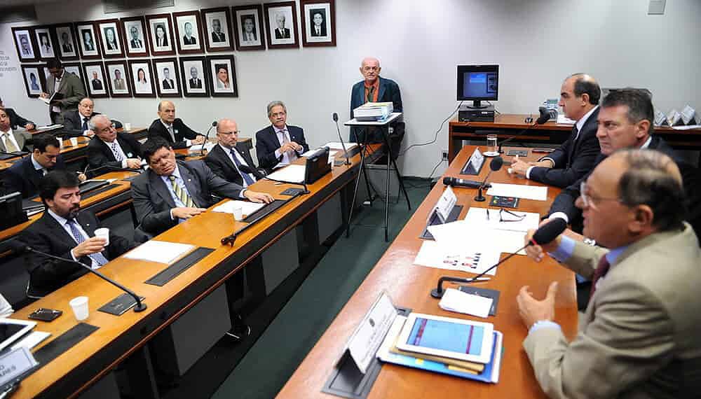 Em votação, Flaviano deu parecer favorável ao projeto. (Foto: Assessoria parlamentar)