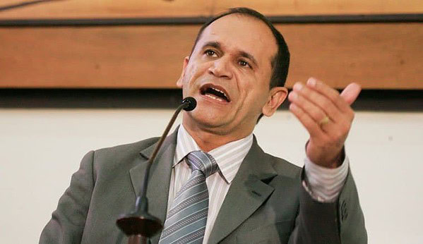 Tchê critica Dilma por conceder empréstimos a países estrangeiros e Moisés o chama de desinformado