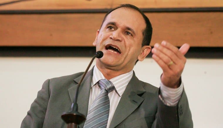 Tchê critica Dilma por conceder empréstimos a países estrangeiros e Moisés o chama de desinformado