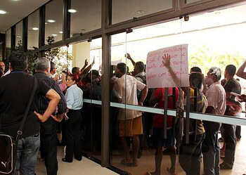 Protesto na Aleac acaba com ato de violência e tumulto