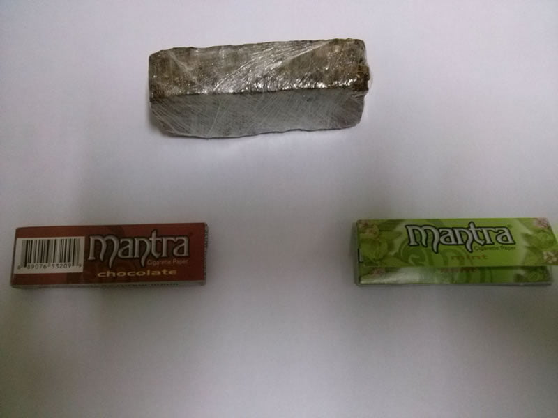 Mulher é presa tentando entrar com droga e ‘papilim’ no presídio 2 Presa mulher que tentava entrar com droga e o conhecido 3