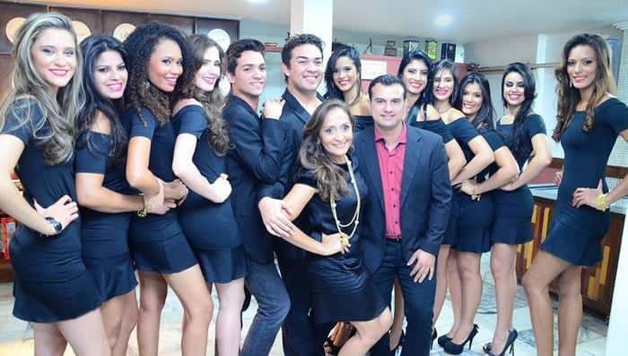 Quarta-feira, 28, a representante do Miss Brasil Acre, Meyre Manaus, apresentou as dez candidatas que disputam o título de Miss Acre no coquetel realizado no Afa Bistrô. O concurso será realizado dia 8 de junho, na Concha Acústica, a partir das 20h. A promoter com os assessores Jaquesson Queiroga, Diego Fernandes e Luiz Vasconcelos. O registro é do fotógrafo Daniel Cruz.