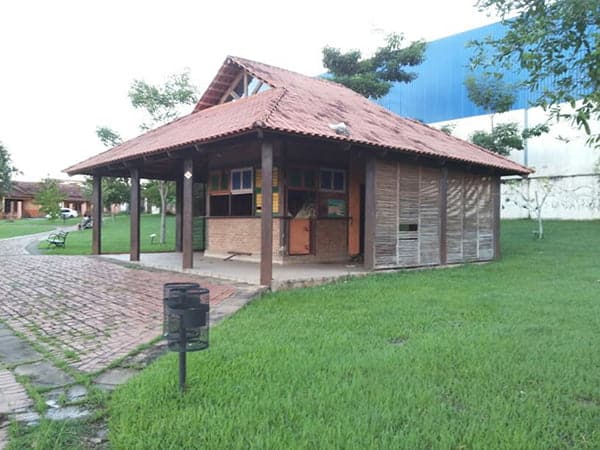 Quiosque no Parque da Maternidade serve de abrigo para usuários de drogas 1