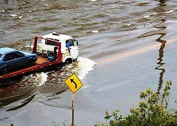 Rio Madeira sobe 12 cm, fica em 17,32m e volta a inundar trechos da BR 364