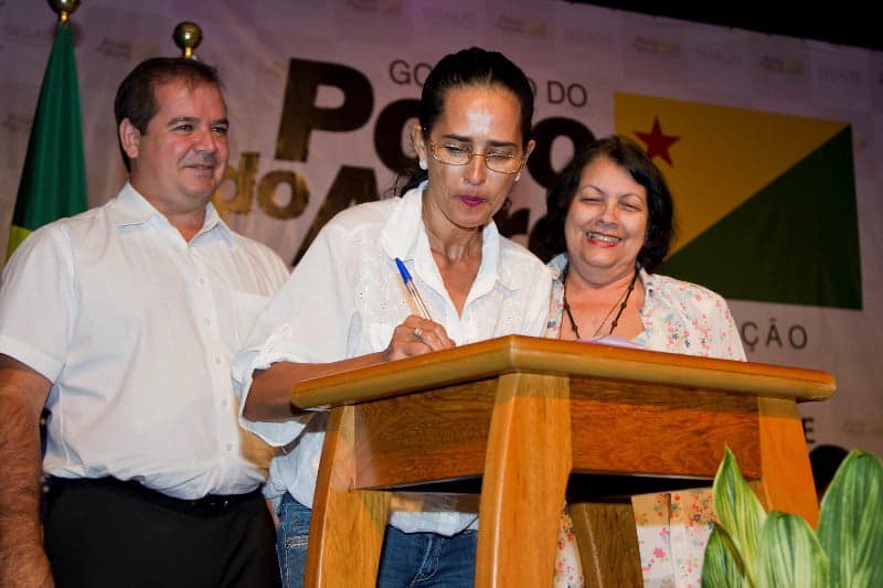 Tião Viana participou da posse de 351 dos servidores