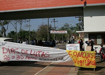 Servidores de 39 universidades estão em greve desde 17/3