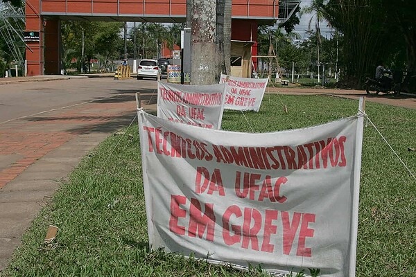 Professores decidem sobre greve na quarta-feira