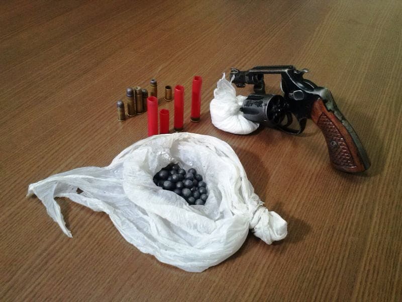 arma e droga - Polícia prende assaltantes que roubavam usando roupa militar - Foto Assessoria PC 3