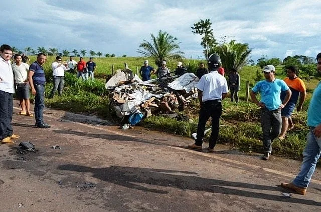 Grave acidente deixa dois mortos na BR-364, perto de Jaru