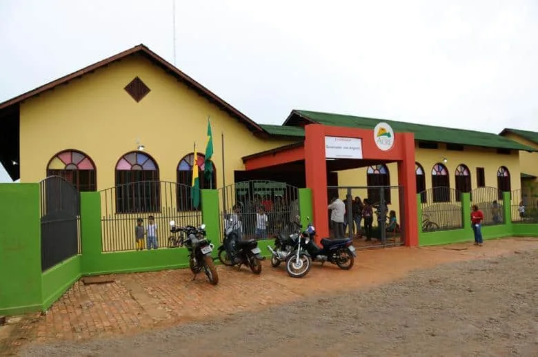 Pais reclamam que atraso na reforma prejudicou o ano letivo da escola Samuel Barreira 1 Pais reclamam que atraso na reforma prejudicou o ano letivo da escola Samuel Barreira