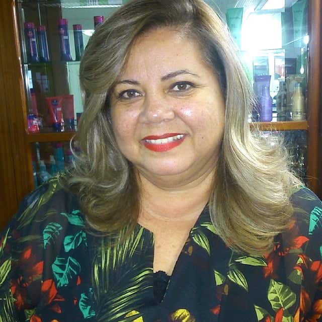 Vivas, vivas para a hair stylist Suely Maciel, que no domingo, 1º, completa anos. Querida como ela é, serão muiiiitos os mimos e chamegos.