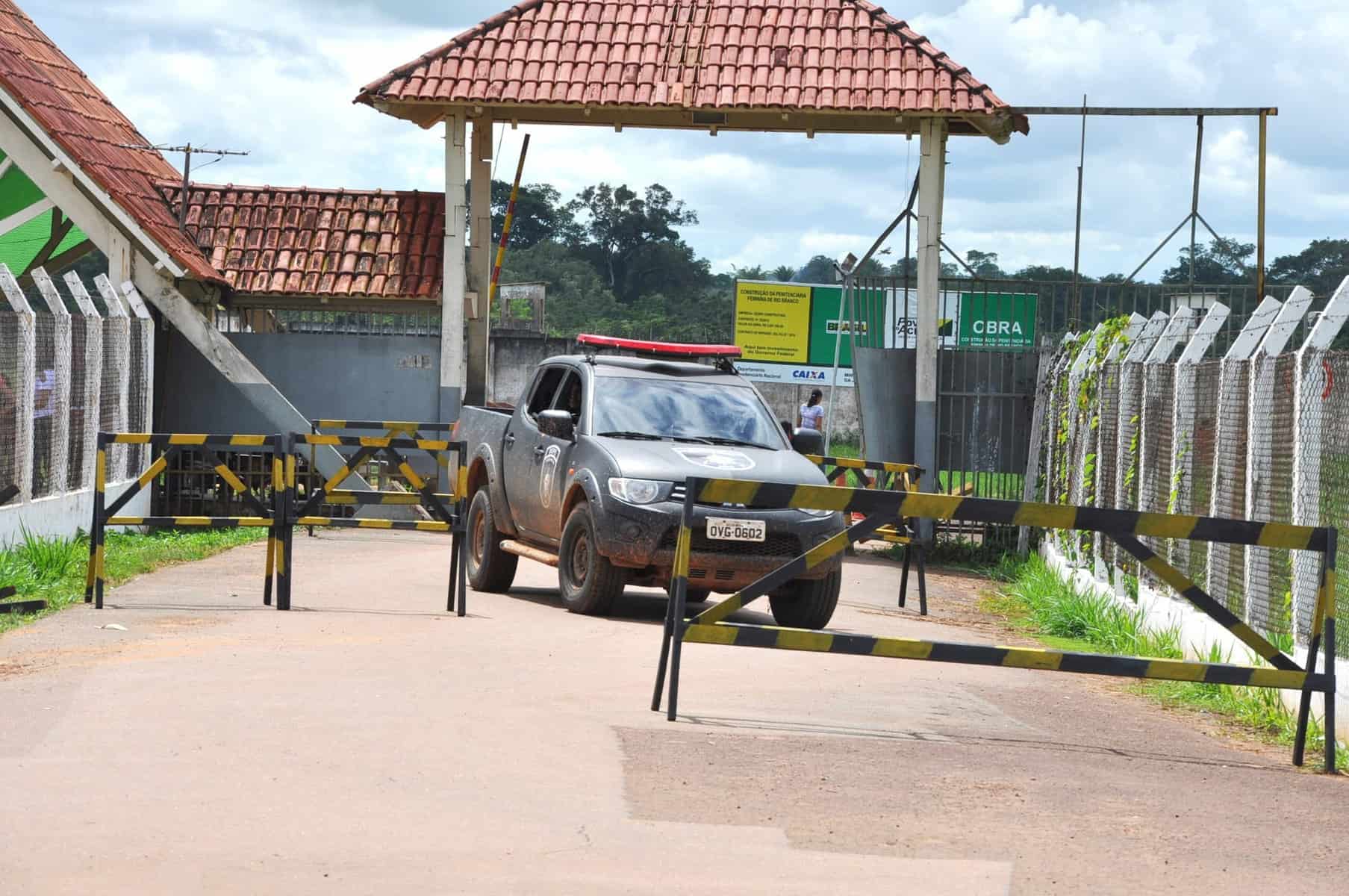 Detentos aproveitam visita de parlamentares ao presídio e fogem 2 Apagões e chuvas facilitam fugas no complexo prisional