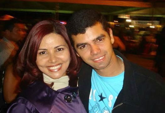 Empresária Simone Felix toda orgulhosa pela formatura do filho Tiago André Marinho, no curso de Medicina da Udebol, em Santa Cruz de La Sierra, com programação  festiva de 29 a 31 de maio. Parabéns!