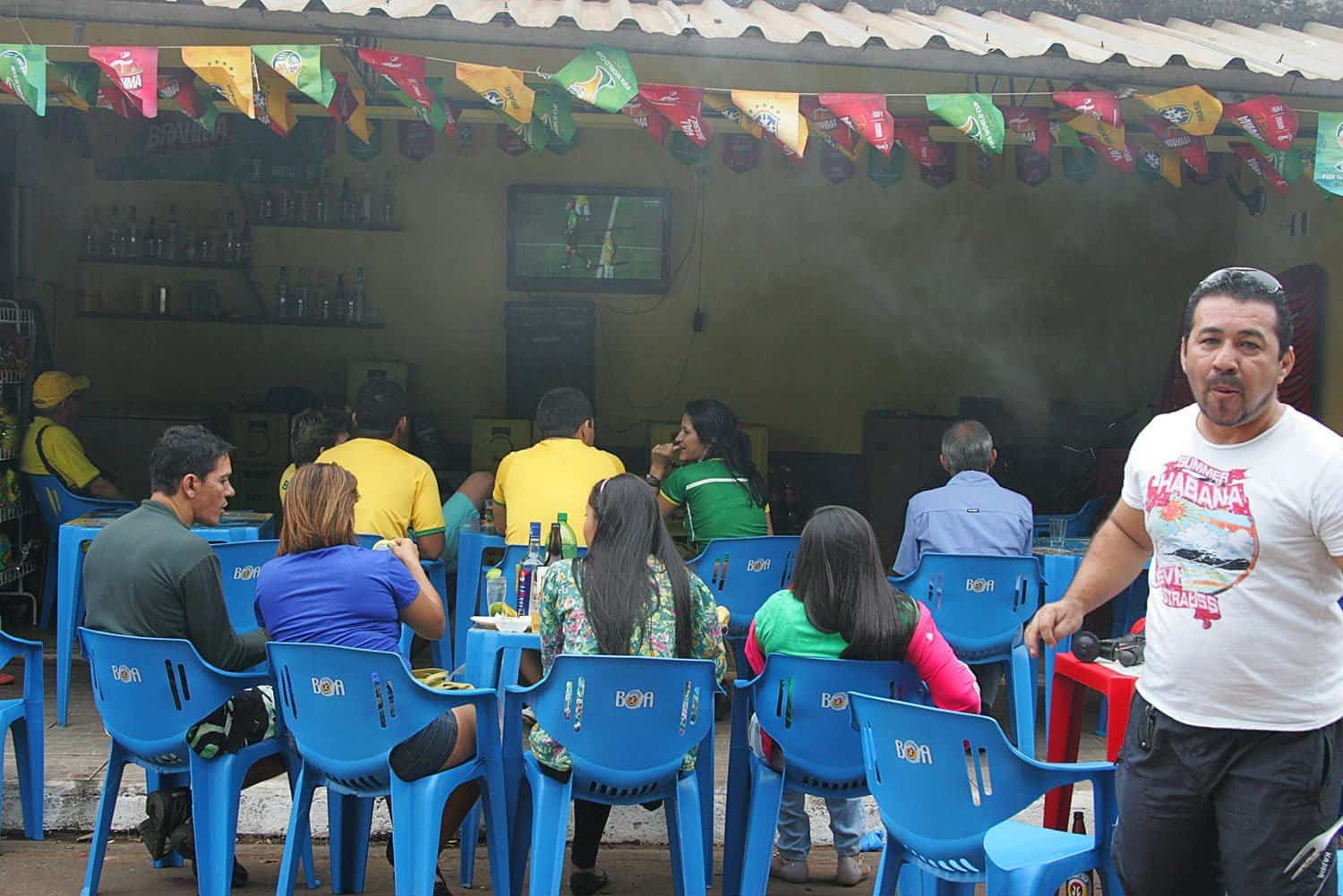 Pesquisa revela que os torcedores escolhem os bares pra ver jogos da Copa 1 Bares e restaurantes são opção número 1 dos brasileiros