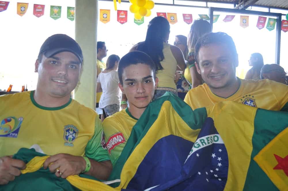 TORCIDA VERDE E AMARELA 8 8 -