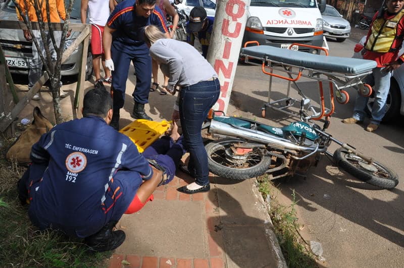 Acidente envolvendo dois veículos e uma moto deixa uma pessoa ferida 1